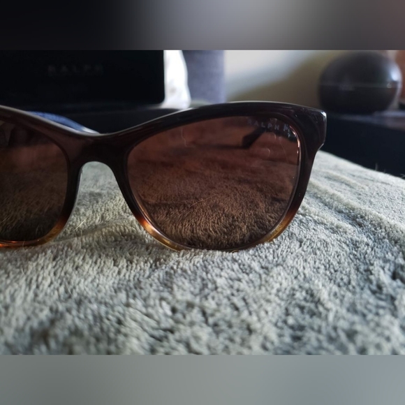 Sunglasses - Picture 4 of 5